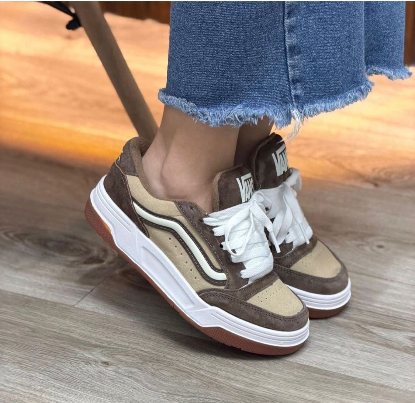 VANS HYLANE